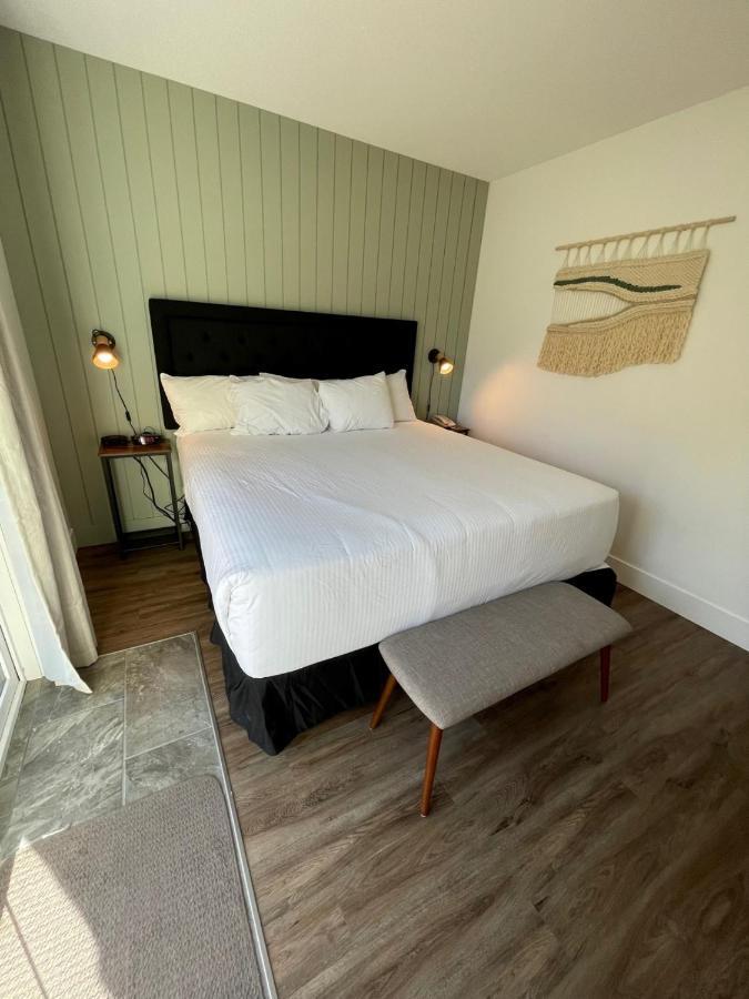 Waterton Glacier Suites Zewnętrze zdjęcie