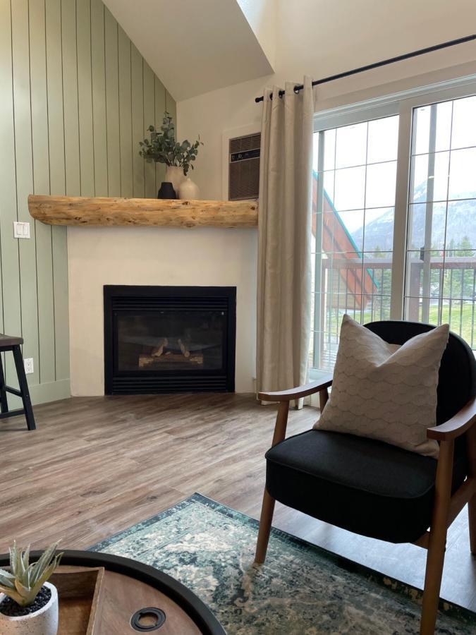 Waterton Glacier Suites Zewnętrze zdjęcie