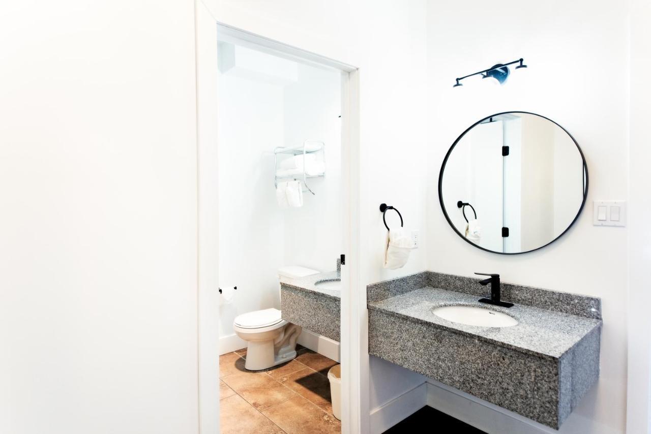 Waterton Glacier Suites Zewnętrze zdjęcie