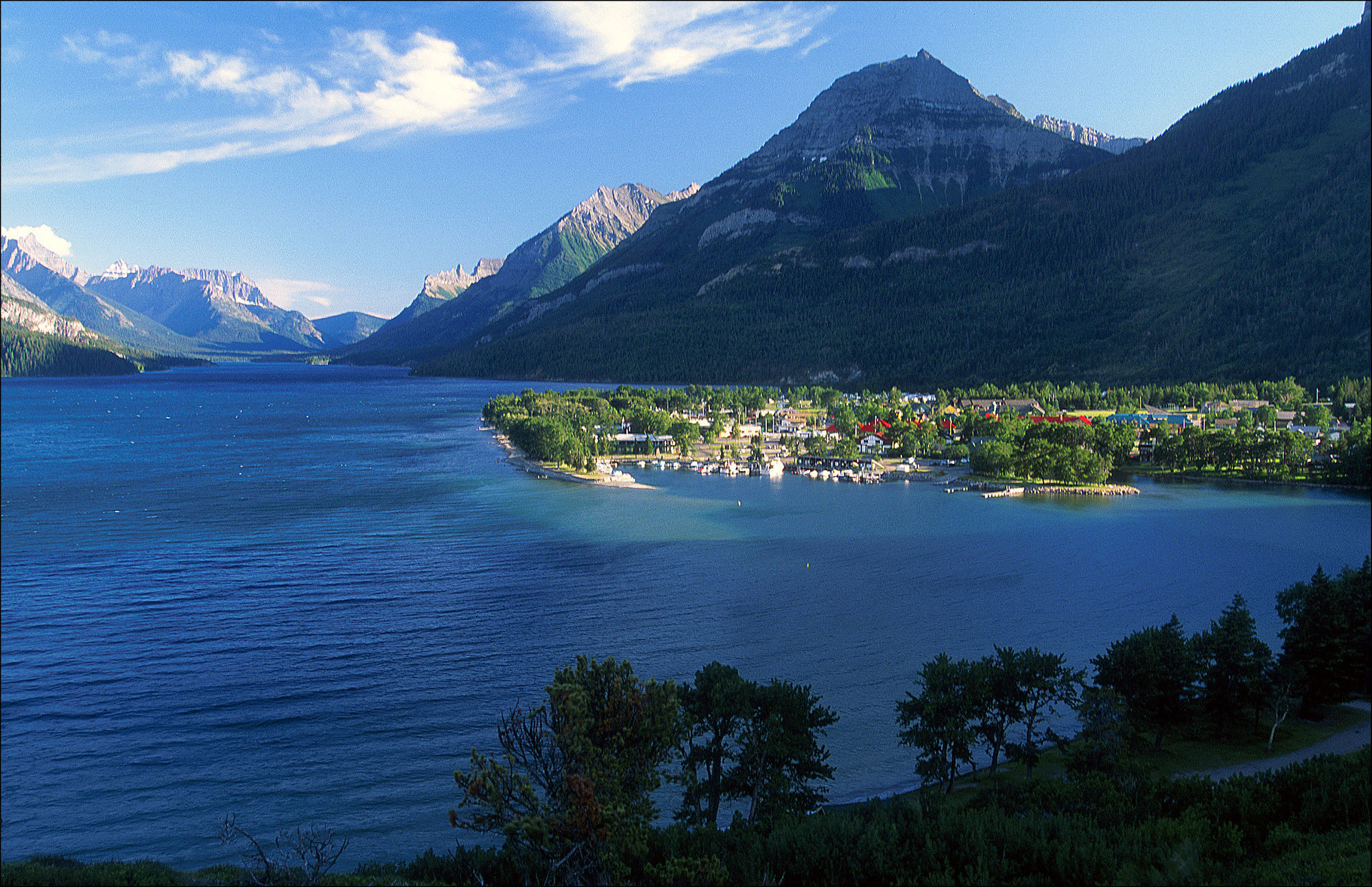 Waterton Glacier Suites Zewnętrze zdjęcie
