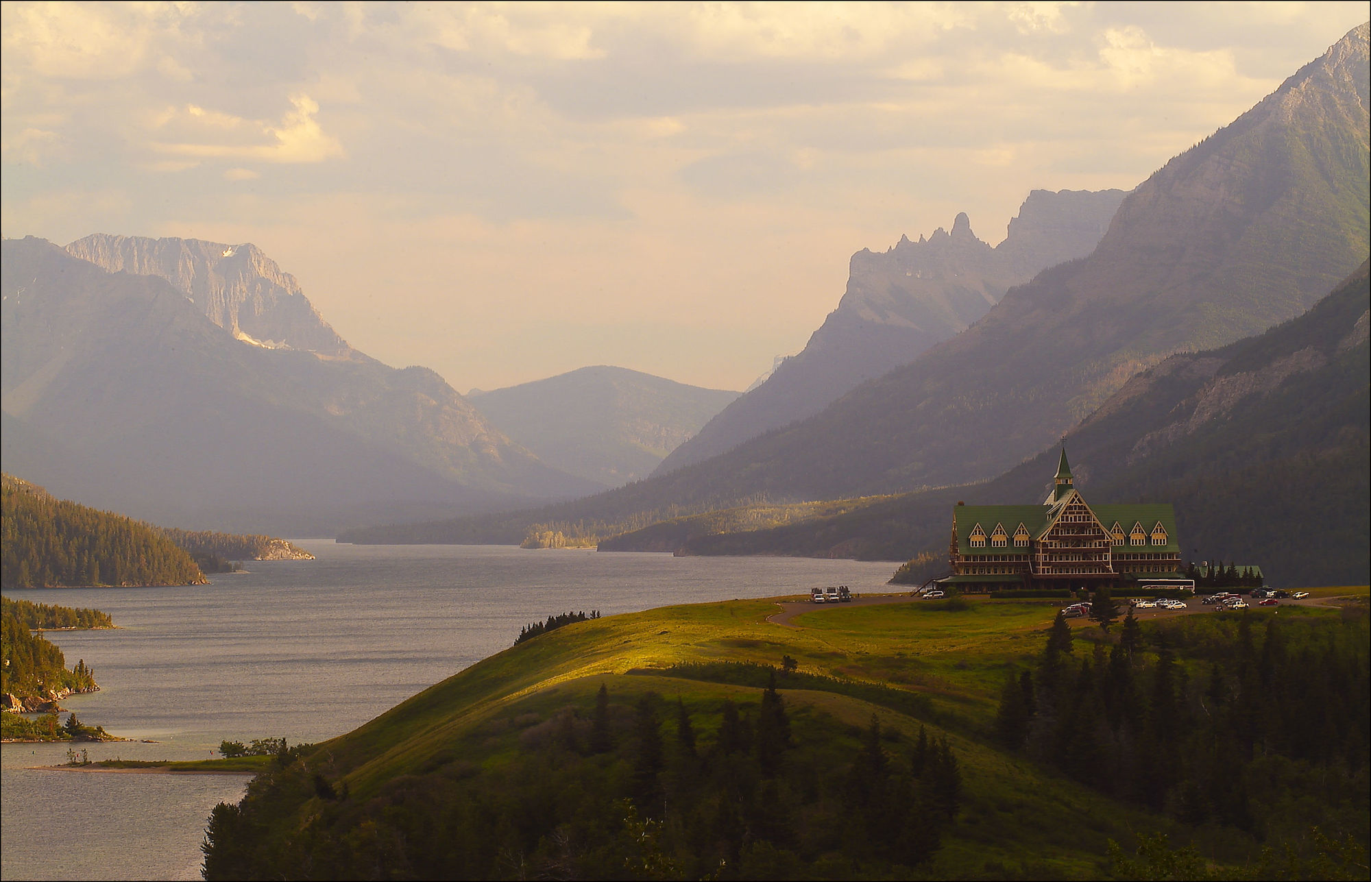 Waterton Glacier Suites Zewnętrze zdjęcie