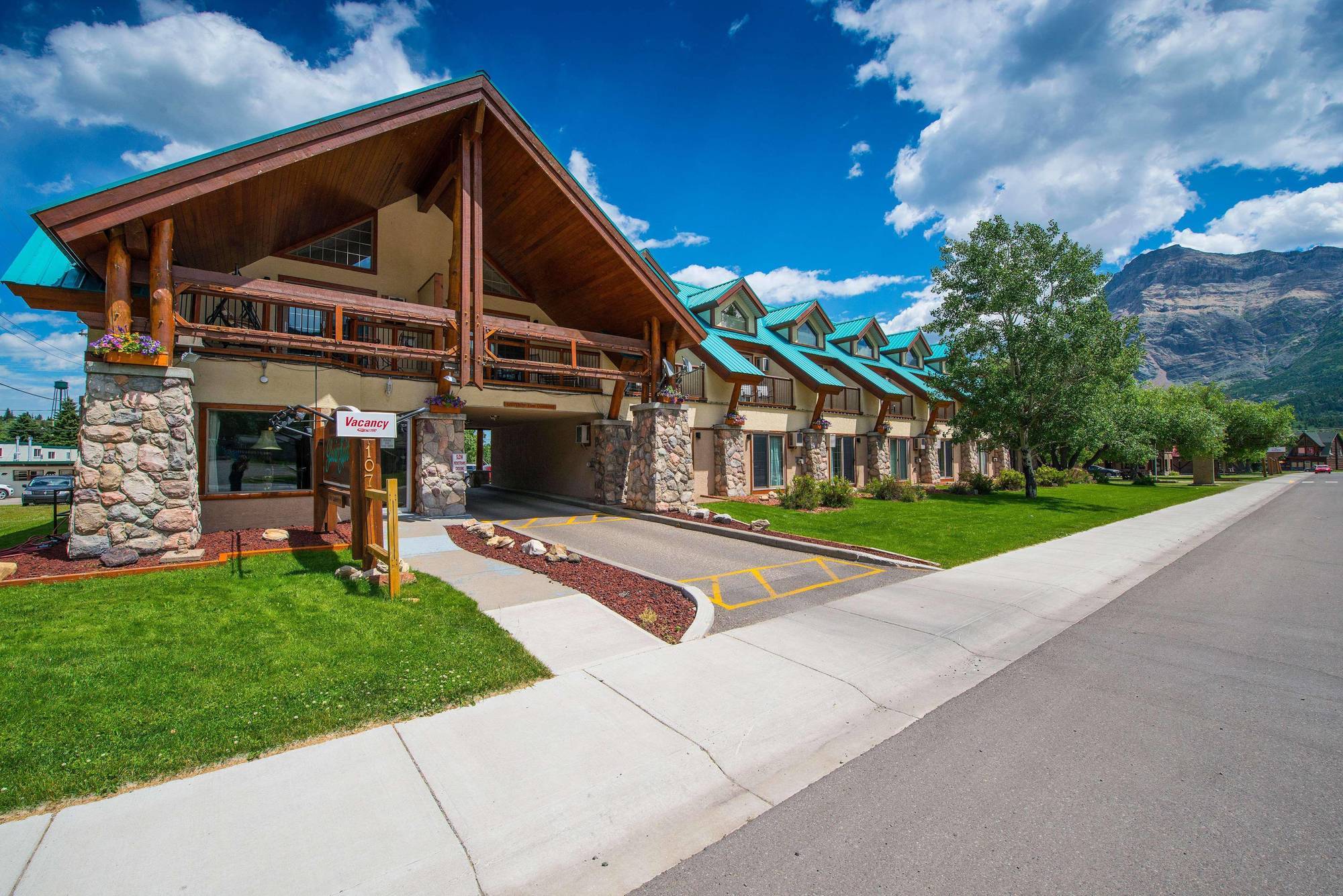 Waterton Glacier Suites Zewnętrze zdjęcie