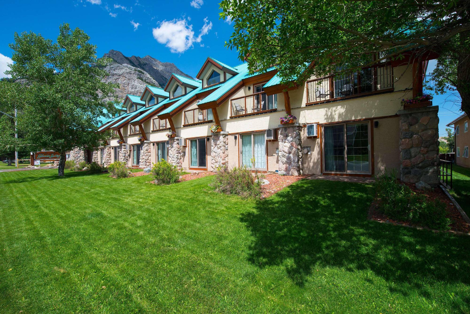 Waterton Glacier Suites Zewnętrze zdjęcie