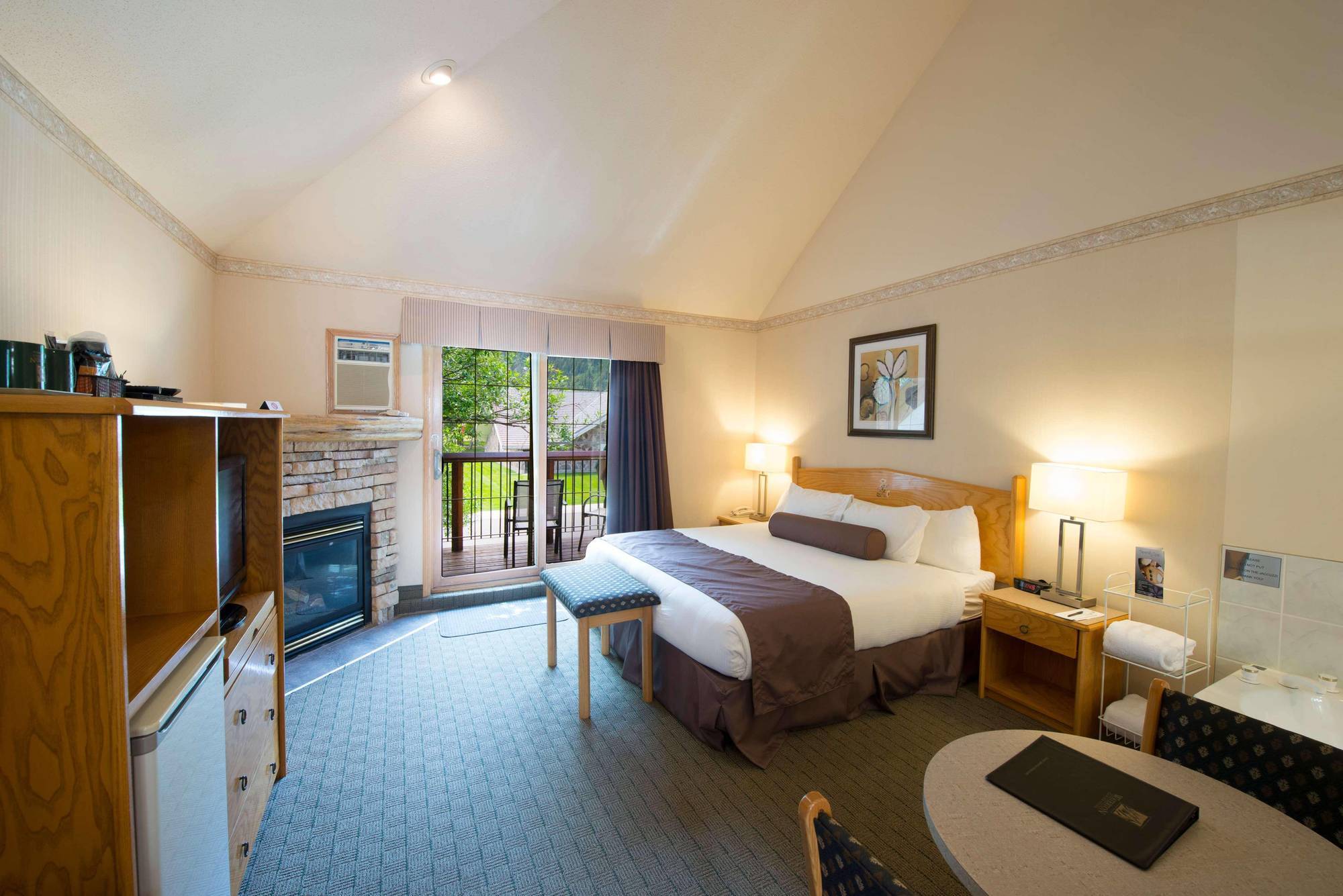Waterton Glacier Suites Zewnętrze zdjęcie
