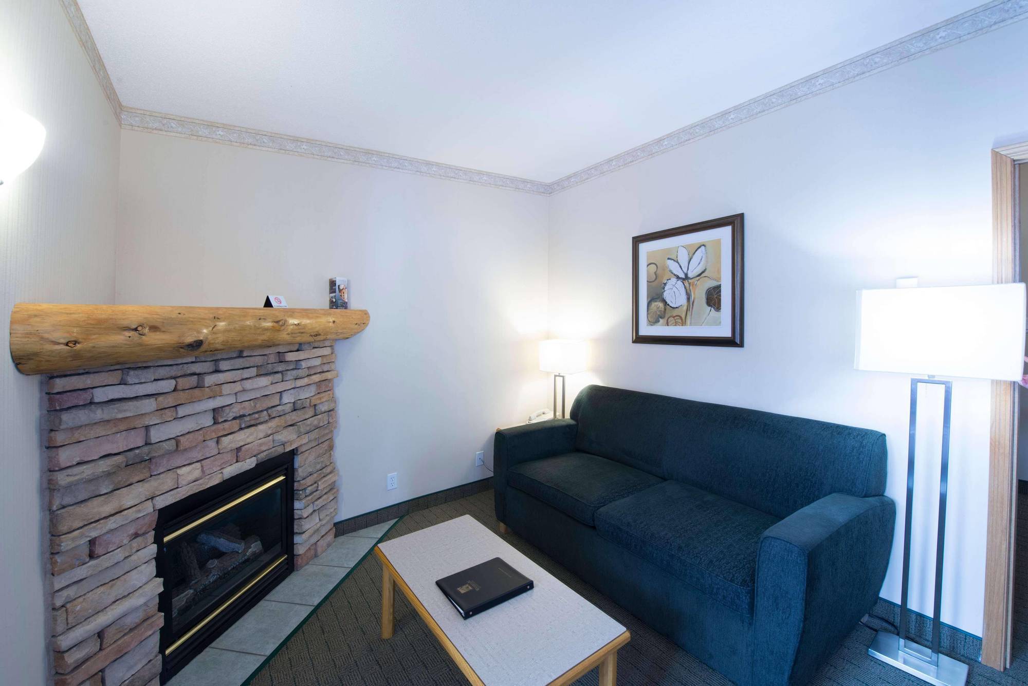 Waterton Glacier Suites Zewnętrze zdjęcie
