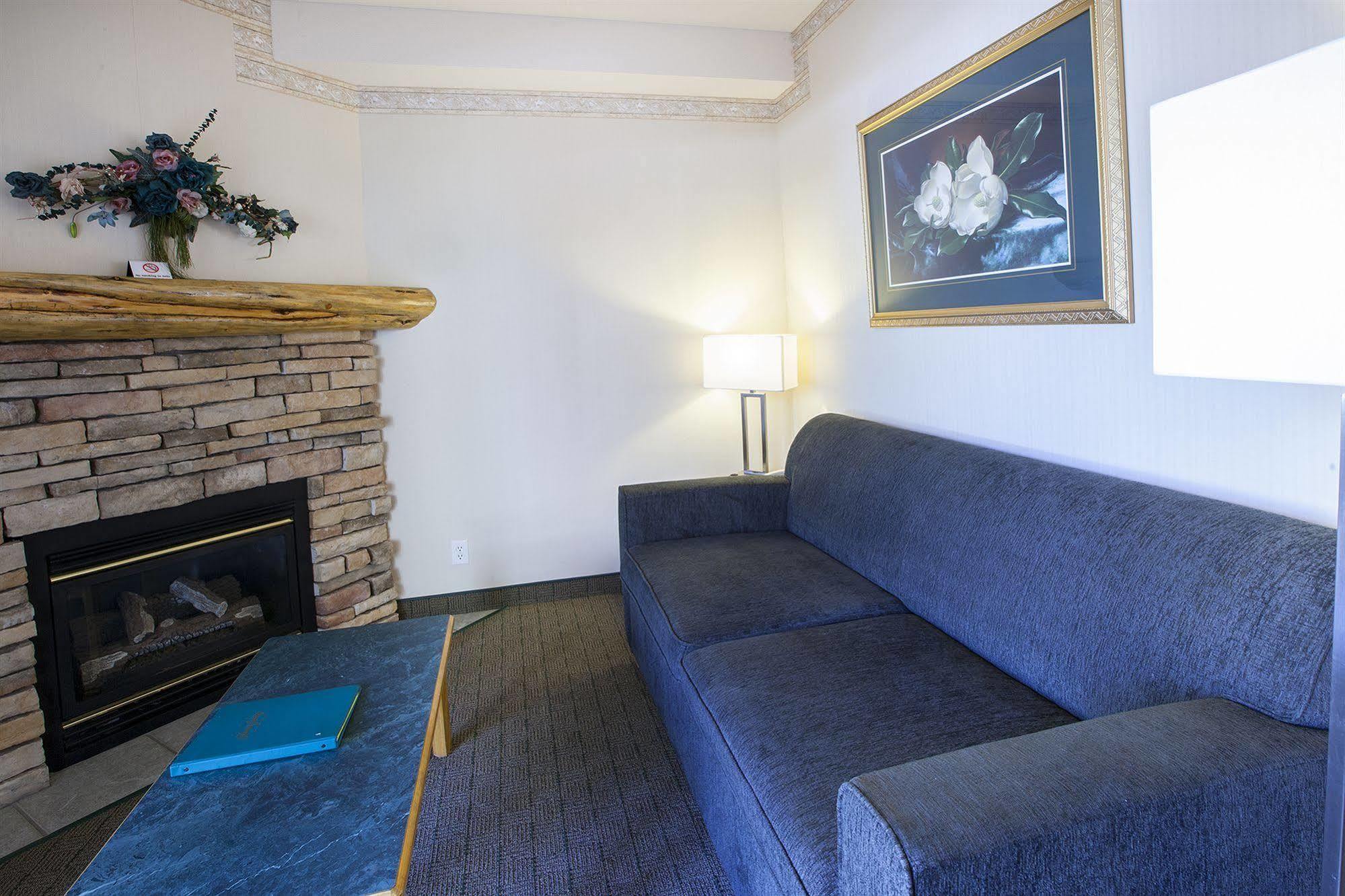 Waterton Glacier Suites Zewnętrze zdjęcie